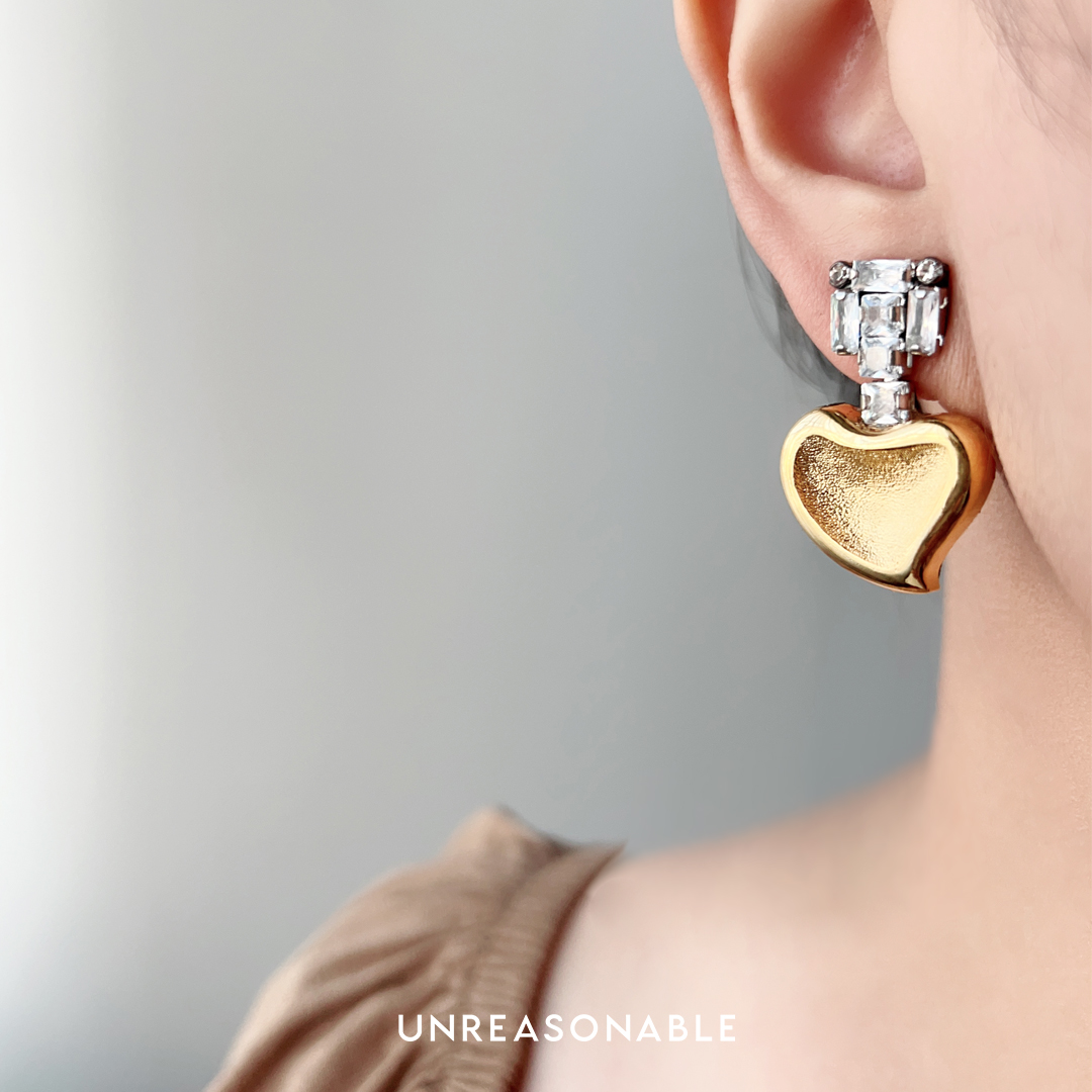 ต่างหูหัวใจสีทอง UA0917-01 Unreasonable Accessories