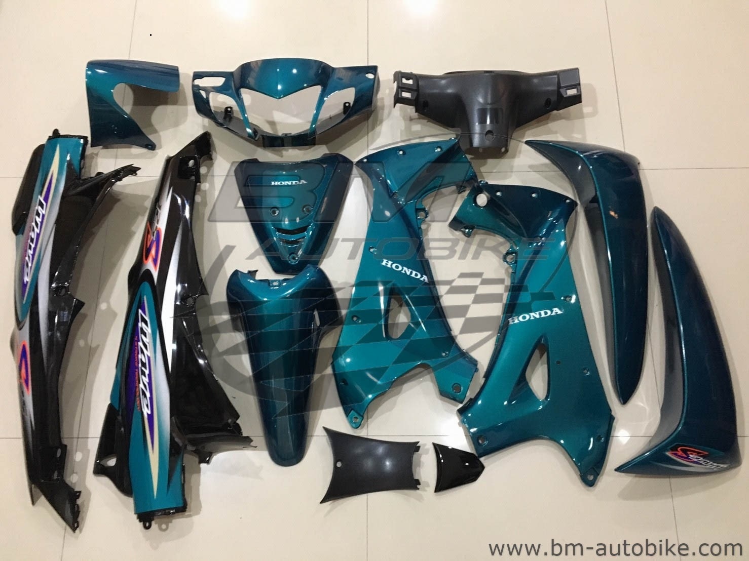 ชุดสี WAVE 125R สีเขียว127-ดำกุญแจกลม + หน้ากากหลัง + อกไก่ 4,500 กรัม