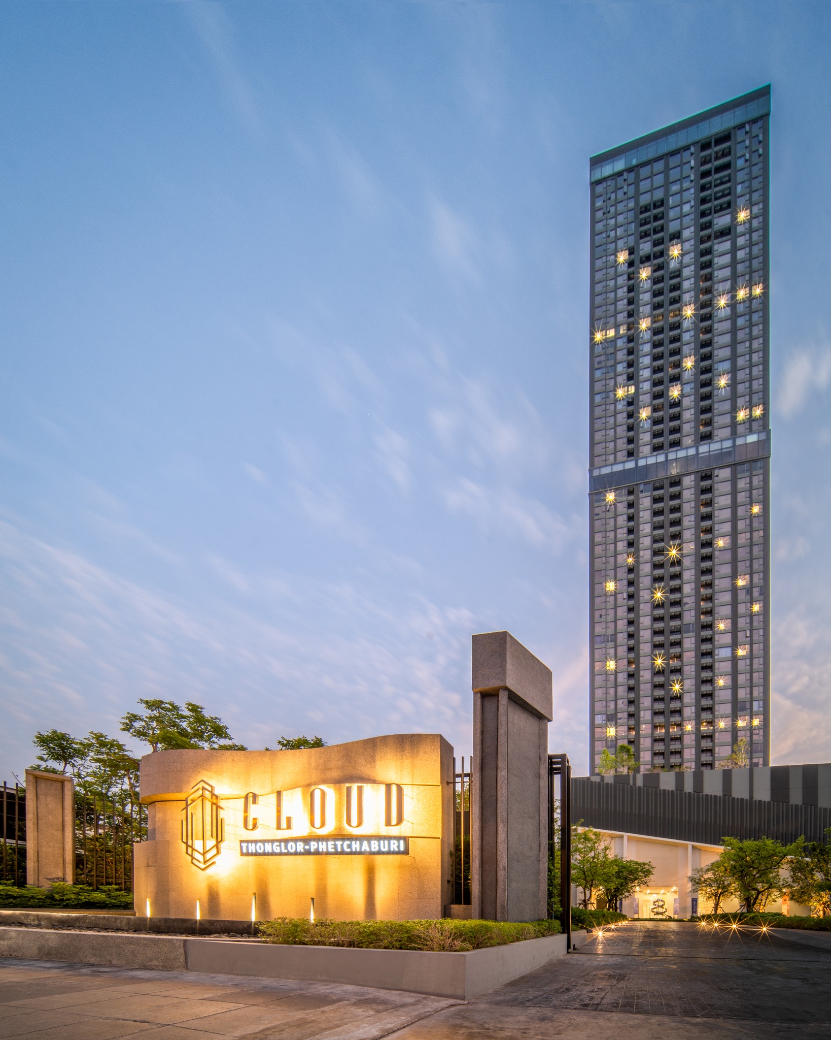 Cloud Thonglor–Phetchaburi Condominium Experience and prove for yourself the true value of location, luxury, and lifestyle — a high-end condominium offering over 4,000 sq.m. of full-facility common areas, the most comprehensive in this district.