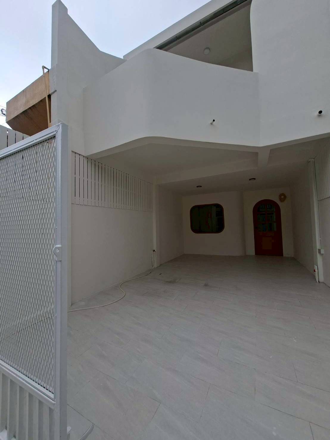 ขายทาวน์เฮ้าส์ 2 ชั้น ซอยอุดมสุข 47 รีโนเวทใหม่ทั้งหลังพร้อมอยู่ (N.1925)