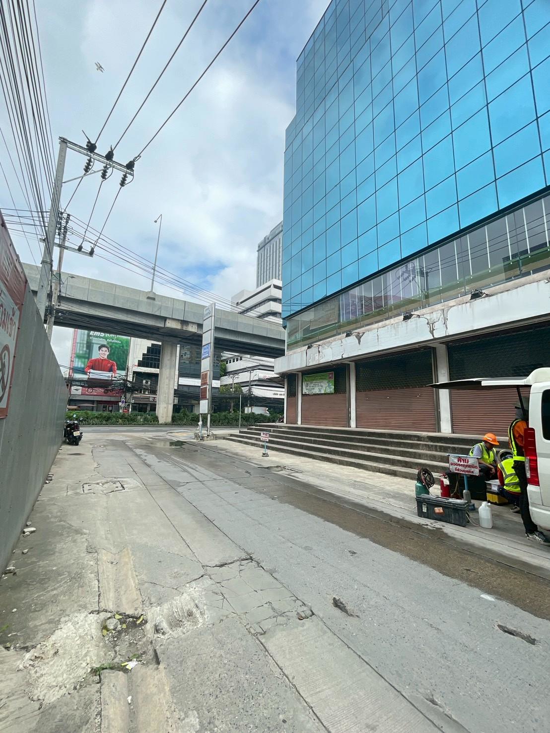 ให้เช่าพื้นที่สำนักงาน ชั้น 3 อาคารโล่งสวย เหมาะทำธุรกิจ ติดถนนรามคำแหง (N.1921)