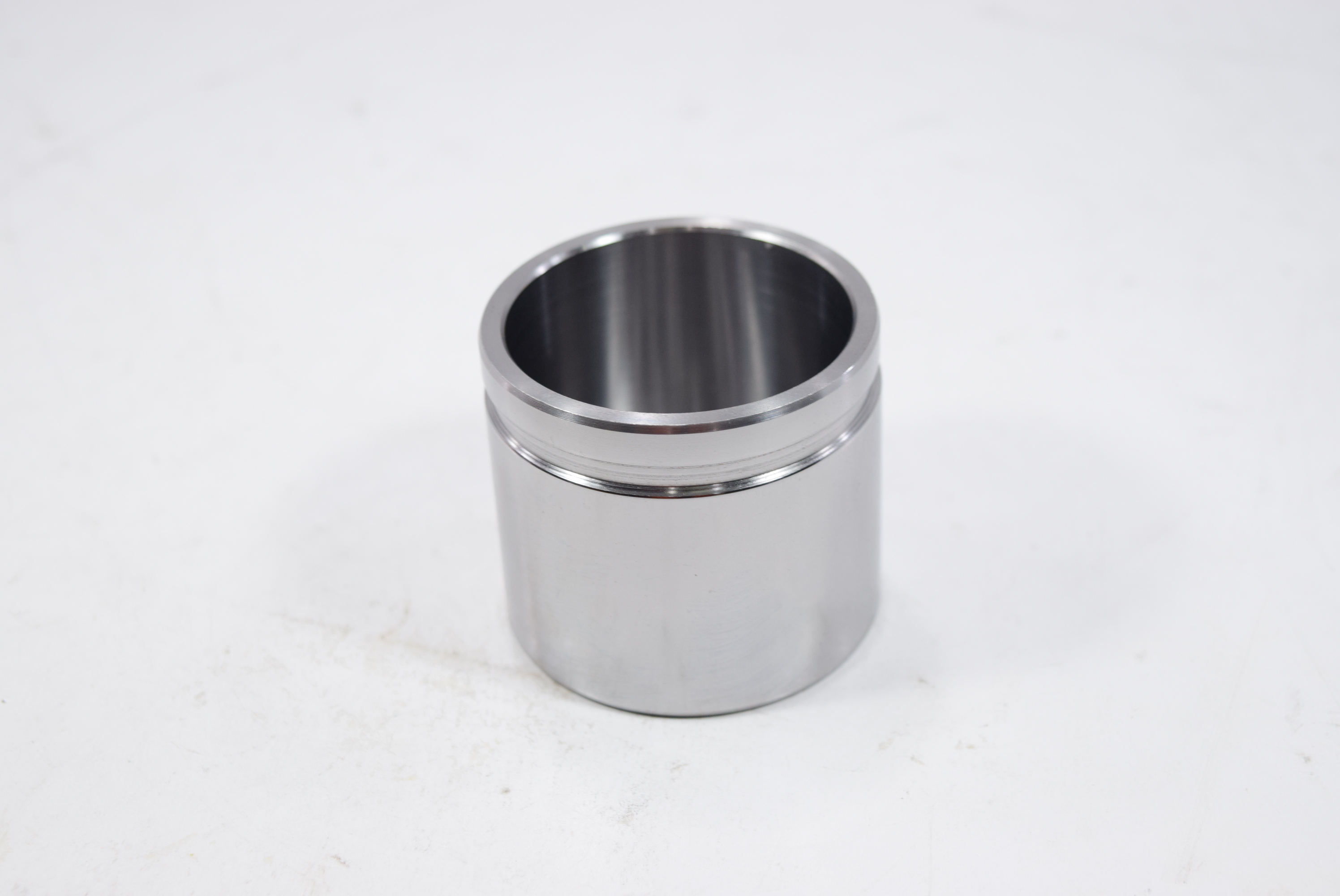 ลูกสูบดิสเบรค NISSAN A.32 CEFIRO 24V, A33 ( 3.0 ) นิสสัน เซฟิโร่ / 3PD-4870 / 41121 - 1E000 / ขนาด วงนอก 57.15 สูง 50.65 (จำนวน 1 ชิ้น) (CALIPER PISTON)