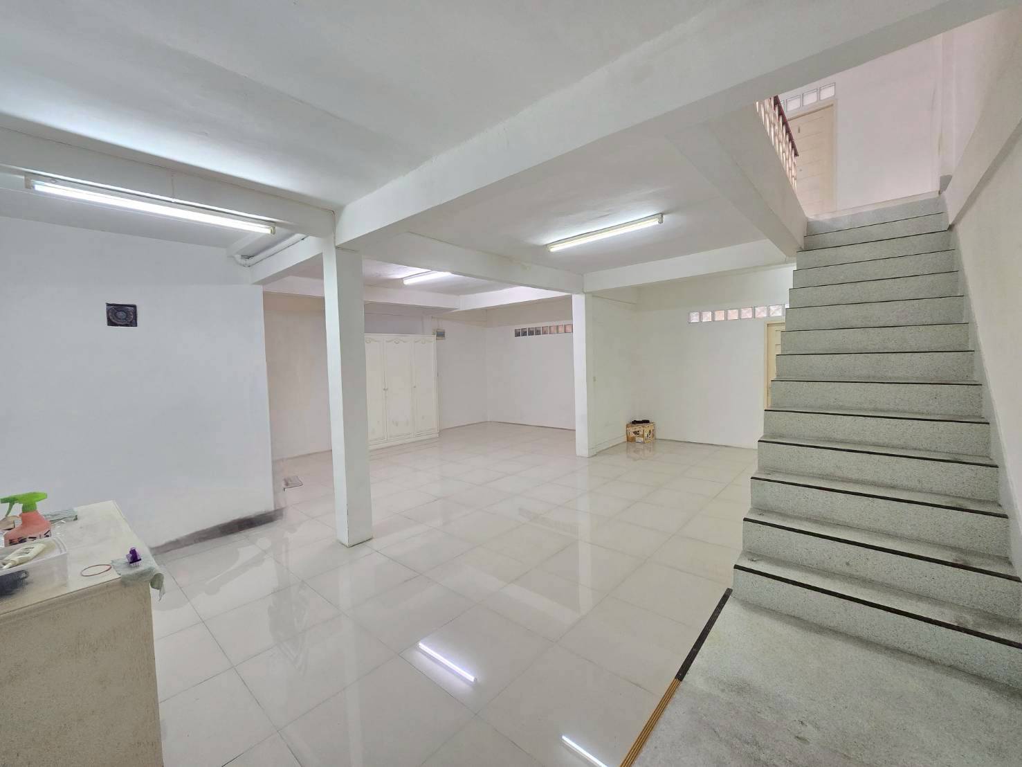 ให้เช่าอาคารพาณิชย์ 2คูหา ทำเลสวยเข้าออกหลายทาง เอกมัย สุขุมวิท71 เหมาะทำโฮสเทล (N.1912)