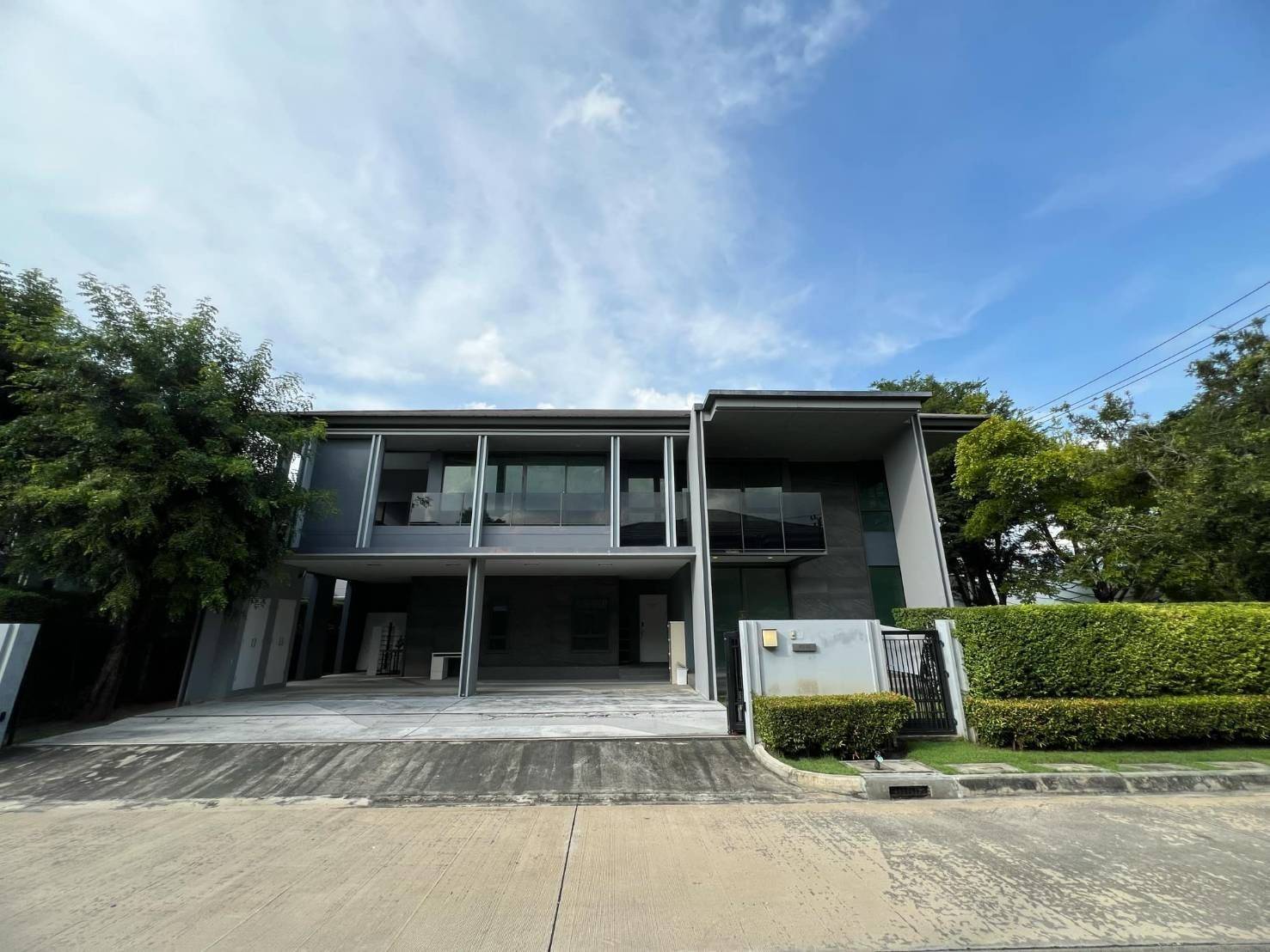 ขายบ้านเดี่ยว 2 ชั้น หมู่บ้าน เศรษฐสิริกรุงเทพกรีฑา 2 ทำเลดี ที่ดินใหญ่บรรยากาศรีสอร์ท ซ.ประชาร่วมใจ แขวงหัวหมาก เขตบางกะปิ (N.1457)