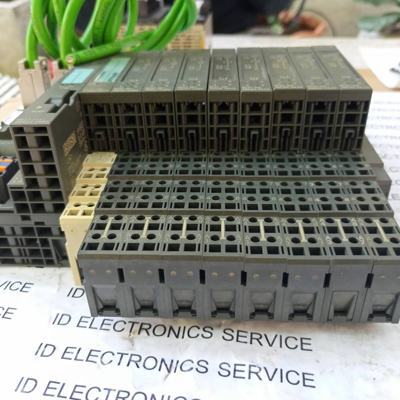 PLC " SIEMENS " MODEL : 6ES7 132-4BD02-0AA0