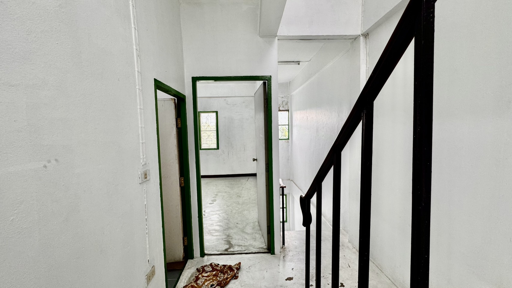 ขายอาคารพาณิชย์ 2.5 ชั้น หมู่บ้านบัวทองธานีพาร์ค บางบัวทอง 2ห้องนอน 2 ห้องน้ำ 20 ตารางวา นนทบุรีทำเลบางบัวทอง ราคา : 1,700,000 บาท