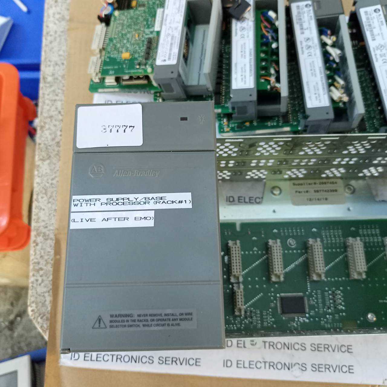 PLC " ALLEN-BRADLEY " MODEL : 1746-P2