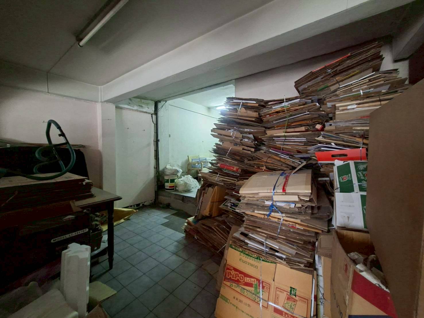 ให้เช่าอาคารพาณิชย์ 1 ห้องข้างล่าง + 2 คูหา ข้างบน 4 ชั้น ติดถนนเฉลิมพระเกียรติ (N.1857)