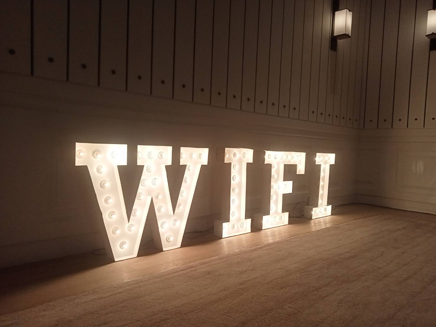 ป้ายอักษรเช่าไฟปิงปอง ขนาด 70cm "WIFI"