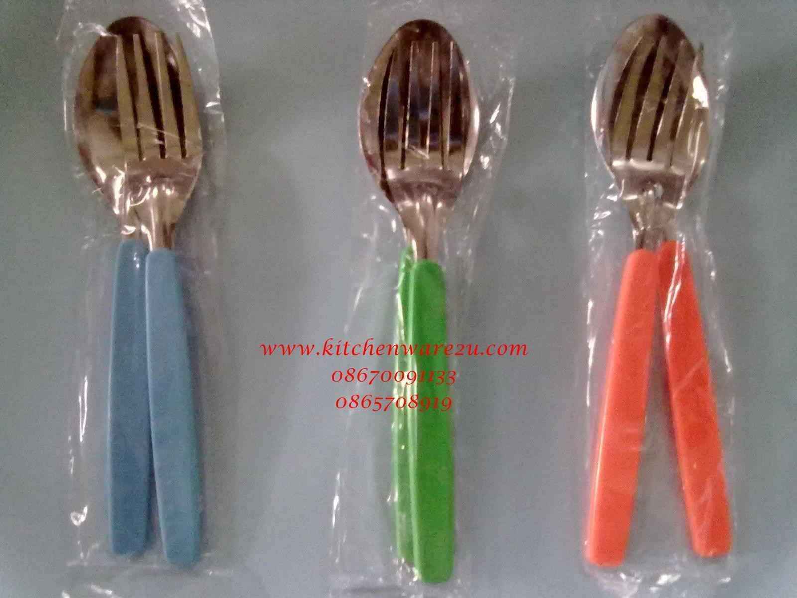 P02186 ช้อนส้อมด้ามพลาสติกสี ราคาต่อโหล (คลิ๊กที่สินค้าเพื่อดูรายละเอียด)
