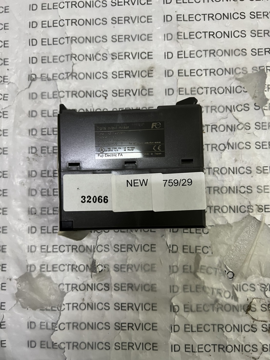 PLC " FUJI " MODEL : NP1Y64T09P1