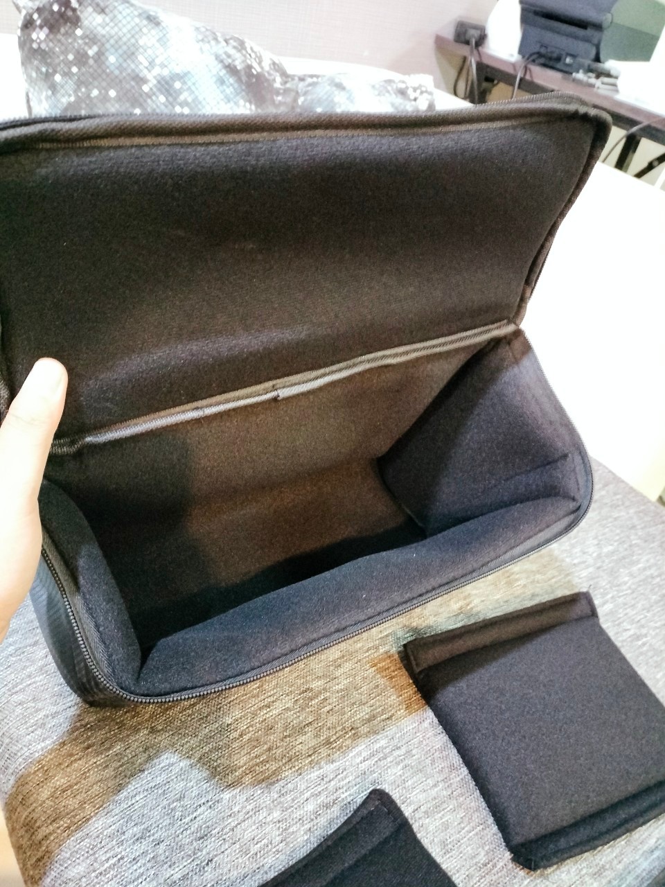 กระเป๋ากันกระแทก ( ใบกลาง )