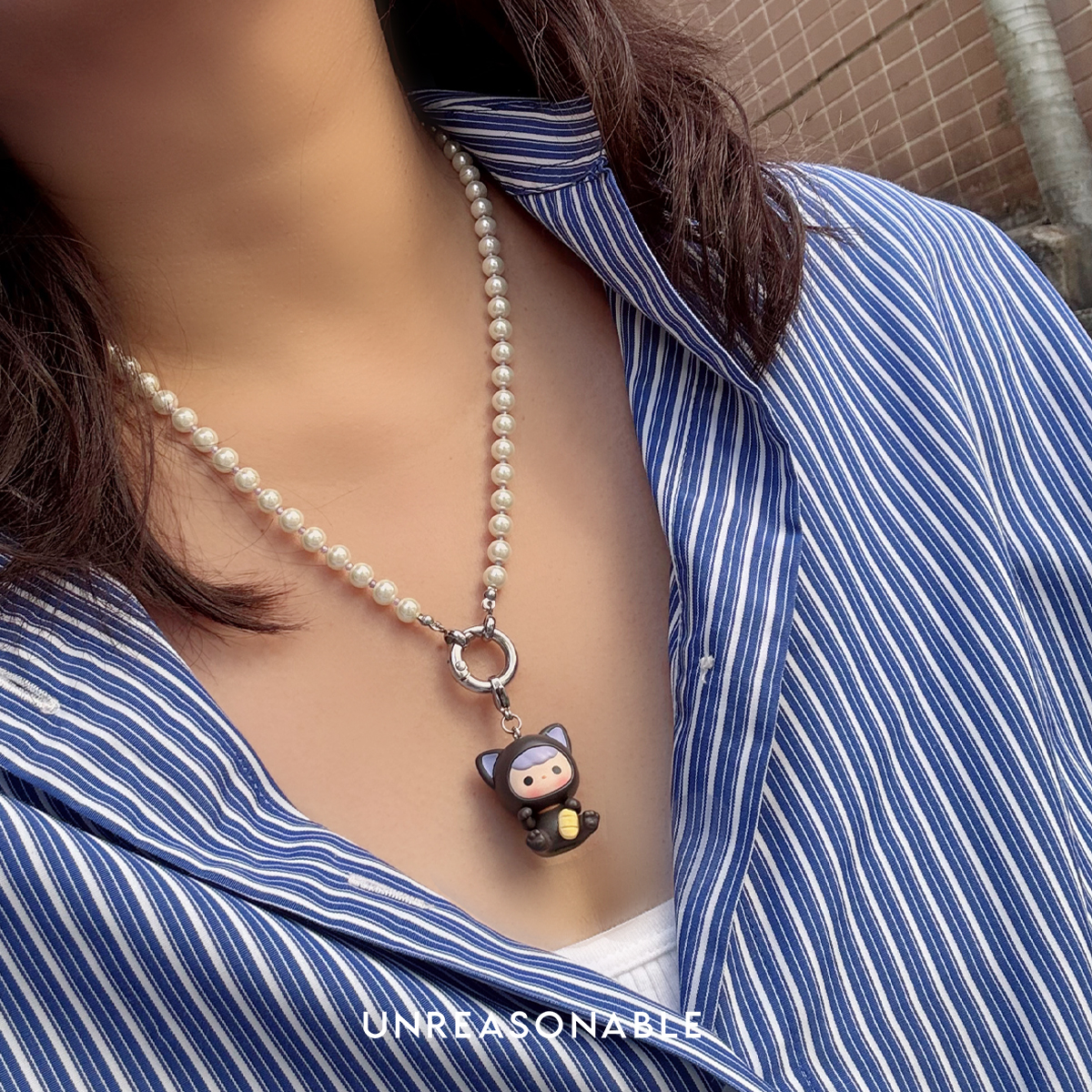 สร้อยคอมุกแก้ว 6 mm. POP BEAN พร้อม จี้ PUCKY UA1004-01 Unreasonable Accessories