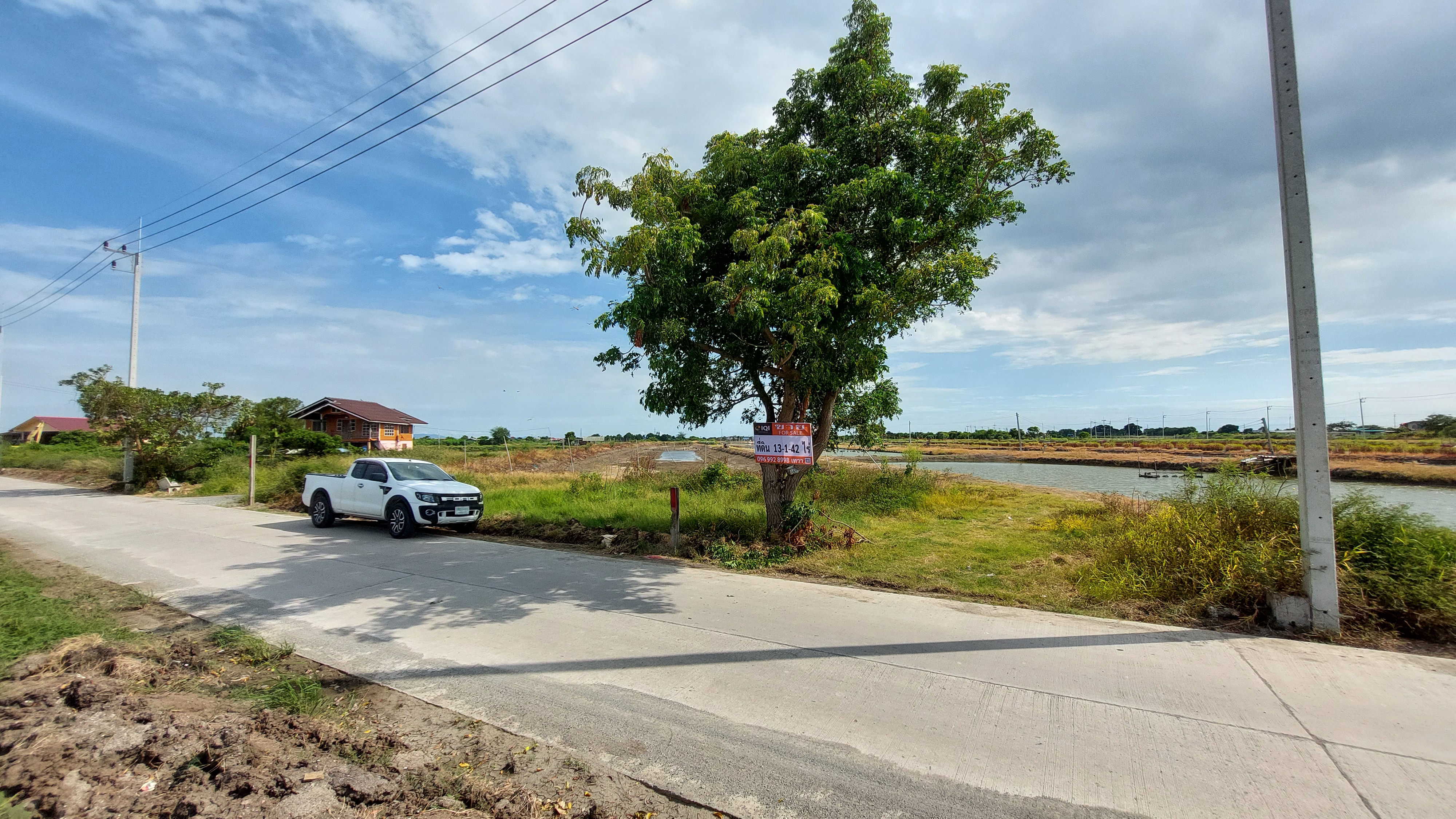 ขายที่ดิน 13-1-42 ไร่ หอมศิล ต.บางเกลือ อ.บางปะกง จ.ฉะเชิงเทรา ที่ดินแปลงสวย หน้าถนนคอนกรีต หลังติดคลองบางครกเหมาะทำร้านอาหาร, ร้านกาแฟ บ่อตกปลา เลี้ยงกุ้ง เลี้ยงปลา ทำการเกษตร หรือที่อยู่อาศัยริมน้ำ