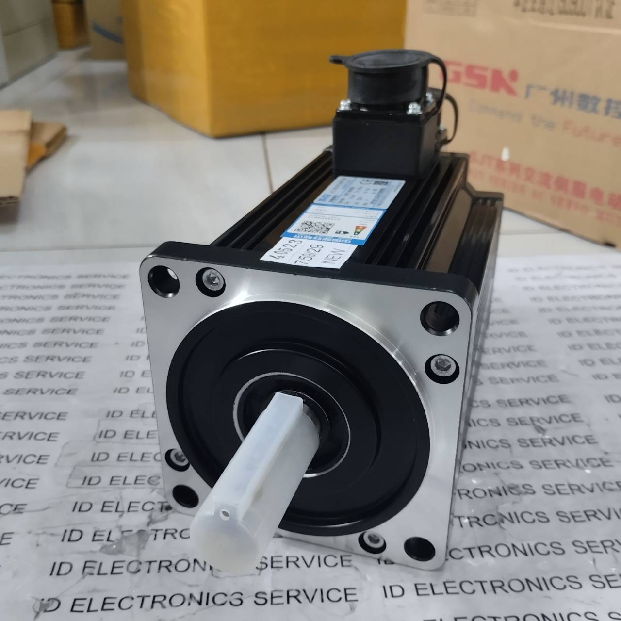 SERVO MOTOR " XINJE " MODEL : 110ST-M06030