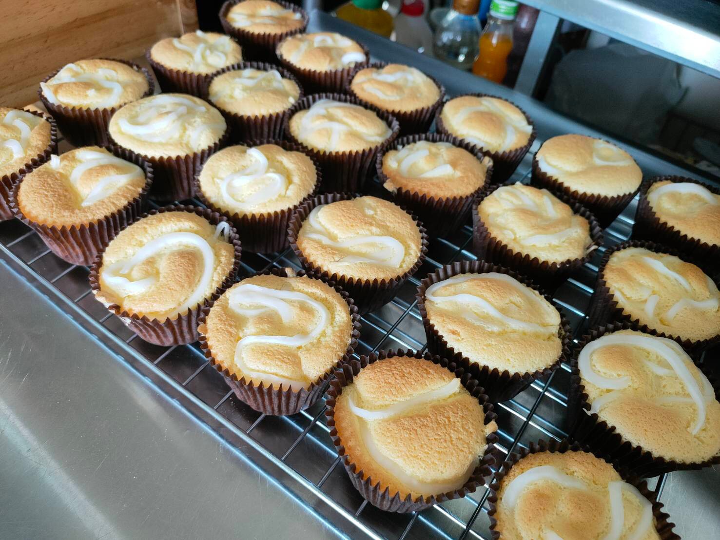 ชิฟฟ่อนมะพร้าวอ่อน เนื้อเค้กนุ่มฟูเบา หอมกลิ่นมะพร้าวอ่อนและกะทิ