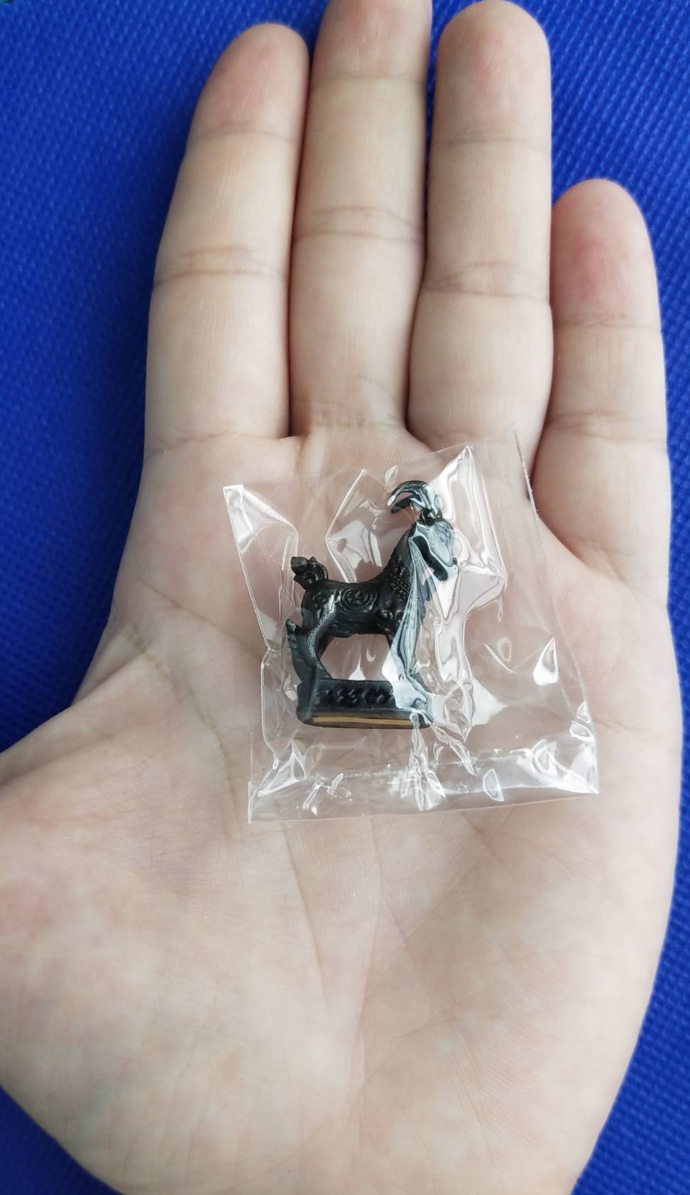 เครื่องรางแพะมหามงคล ❇เนื้อเหล็กน้ำพี้ เลข2 (ฝังตะกรุดทองคำ 1ดอก) ❇สร้าง49 ตัว [หลวงพ่อรักษ์ อนาลโย วัดสุทธาวาส วิปัสสนา จ.พระนครศรีอยุธยา]