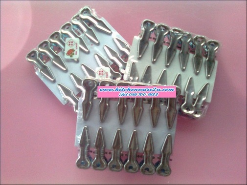 P03691 กิ๊ฟหนีบผ้าสแตนเลส แพคละ 12 ตัว หนีบแน่น ราคาส่งต่อ 1 โหล : 12 อัน (คลิ๊กที่สินค้าเพื่อดูรายละเอียด)