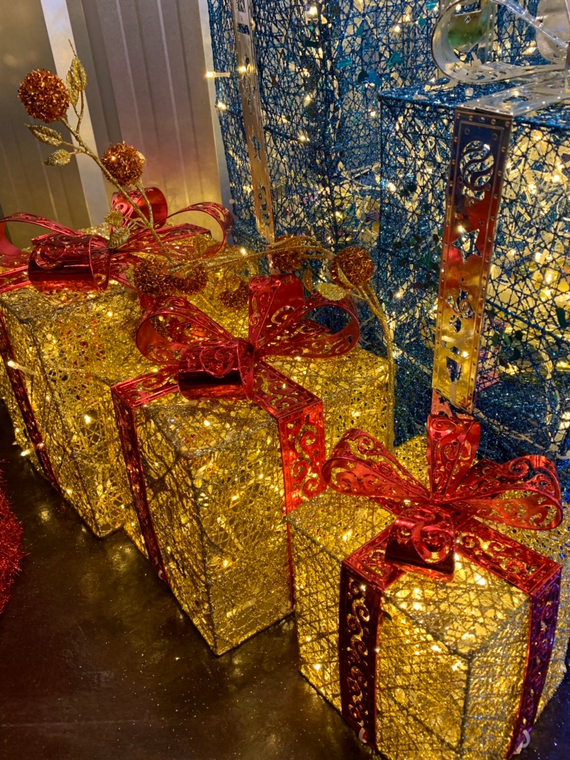 www.วันคริสต์มาส.com welcome service christmas tree christmas decoration for sale and for rent , if you interest , please contact us 0948945557 customer service
