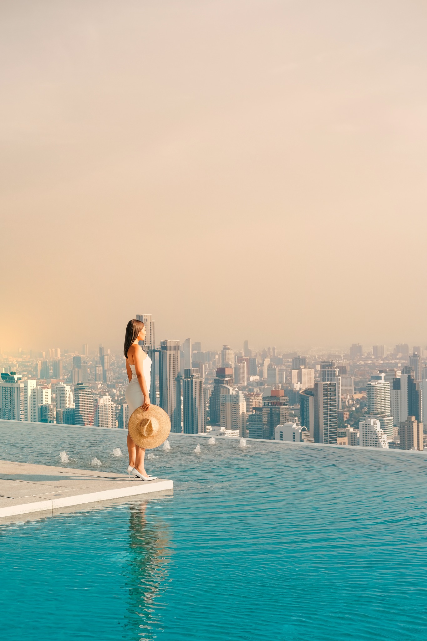 Cloud Thonglor–Phetchaburi Condominium Experience and prove for yourself the true value of location, luxury, and lifestyle — a high-end condominium offering over 4,000 sq.m. of full-facility common areas, the most comprehensive in this district.