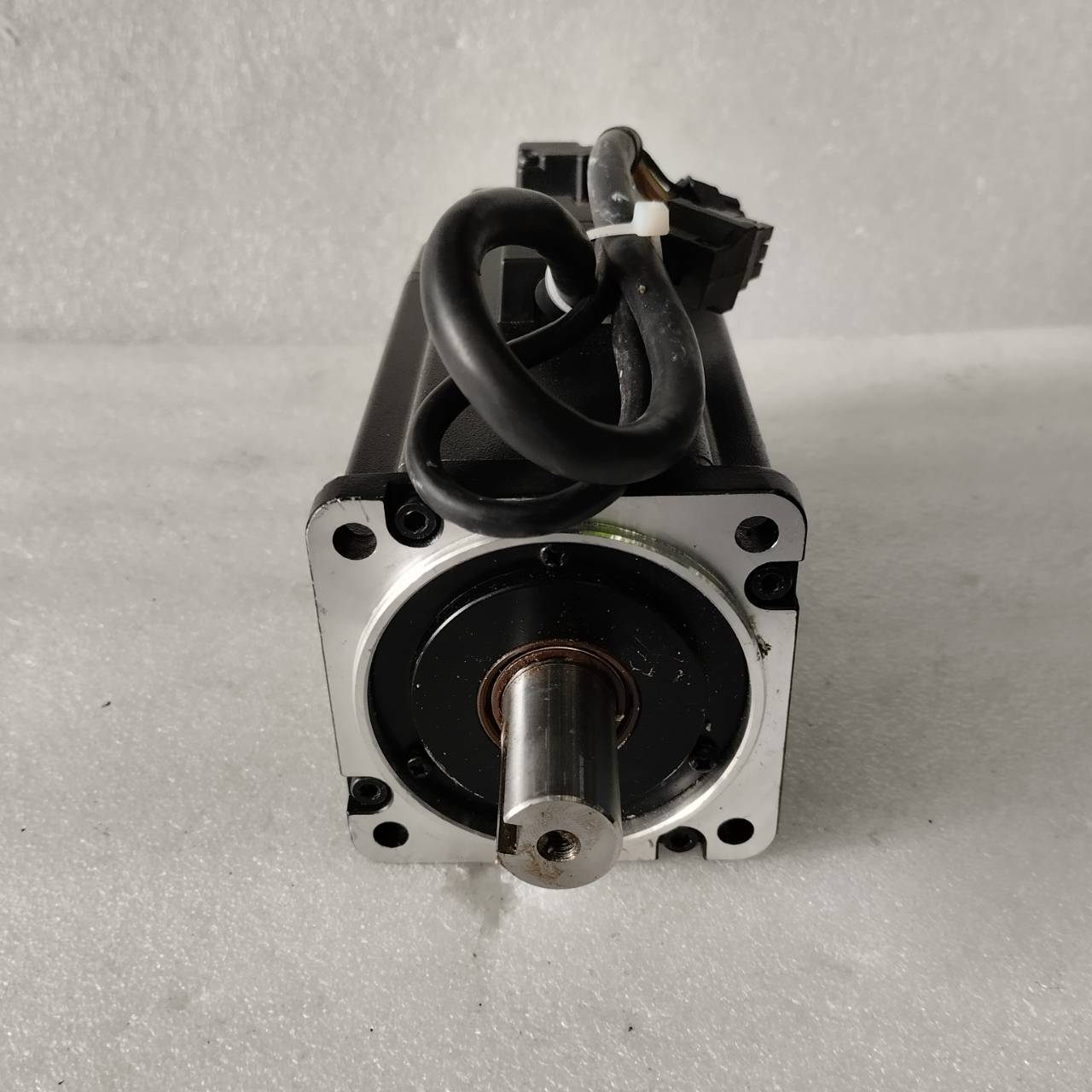 SERVO MOTOR " DELTA " MODEL : ECMA-C20807SS