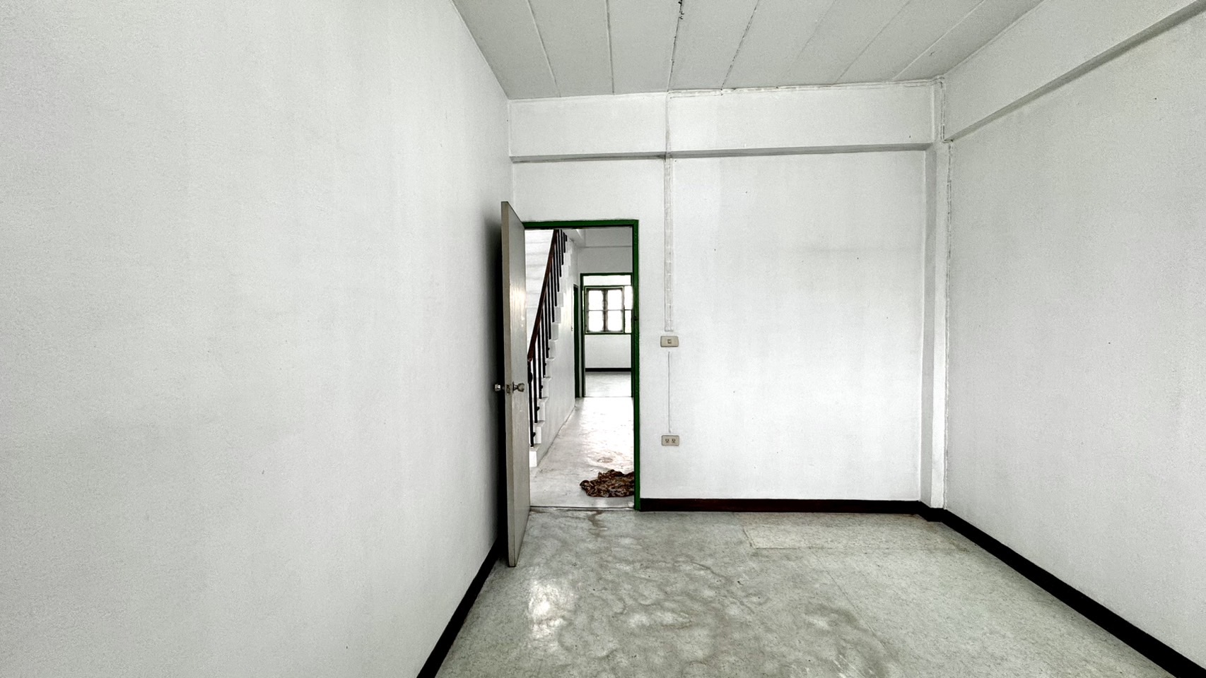 ขายอาคารพาณิชย์ 2.5 ชั้น หมู่บ้านบัวทองธานีพาร์ค บางบัวทอง 2ห้องนอน 2 ห้องน้ำ 20 ตารางวา นนทบุรีทำเลบางบัวทอง ราคา : 1,700,000 บาท