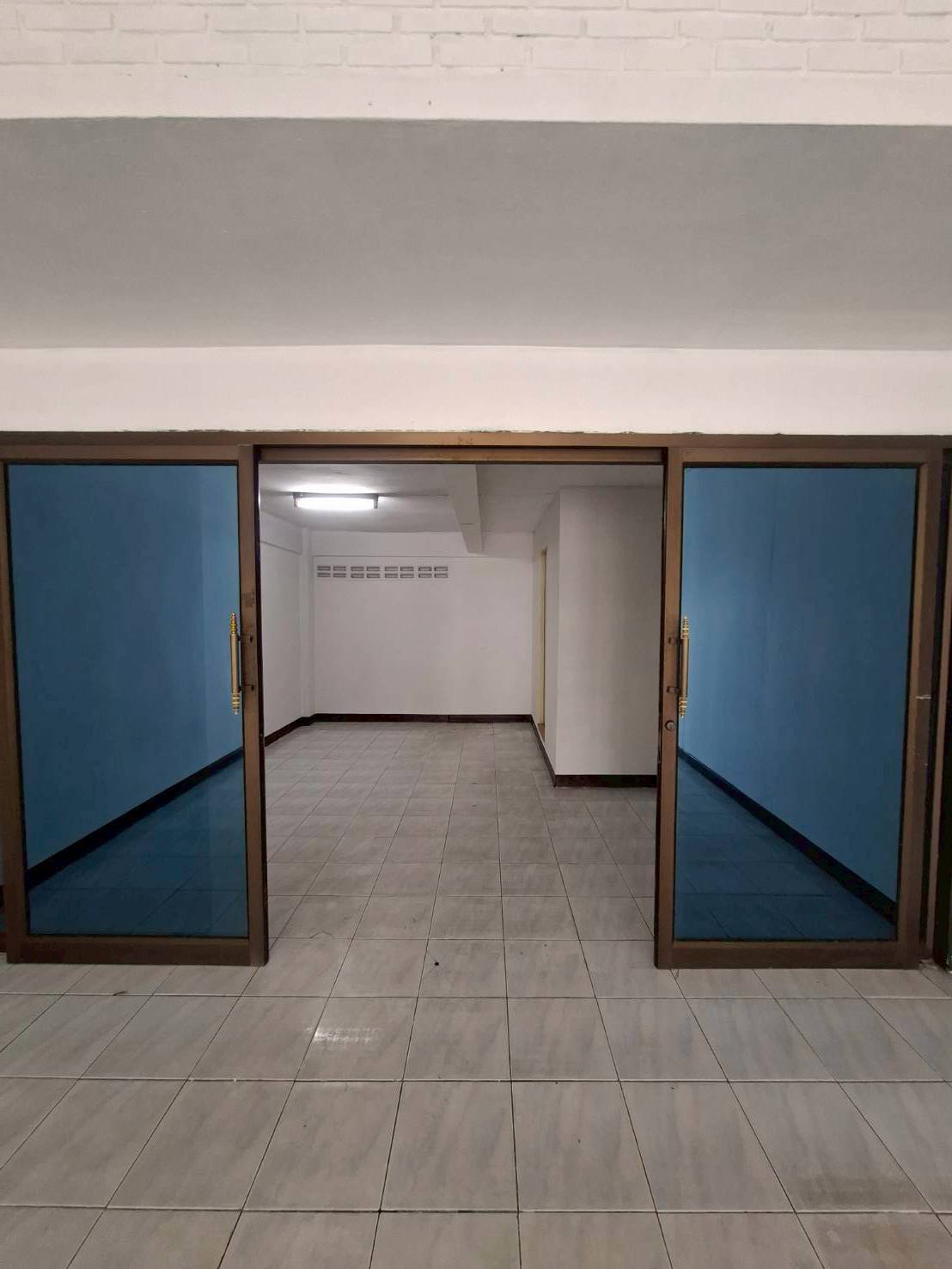 พื้นที่ให้เช่า ติดถนนเฉลิมพระเกียรติ ใกล้ซีคอนสแควร์ ศรีนครินทร์ (N.1856)