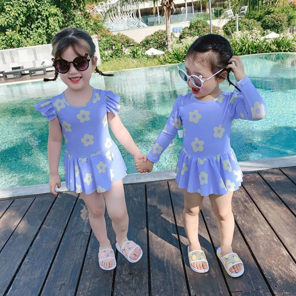 ชุดว่ายน้ำเด็กหญิง กระโปรงกางเกง หวานๆ แขนกุด และ แขนยาว ไซส์เด็กโต ค่อนข้างใหญ่ กันแดด กันยูวี พร้อมส่ง