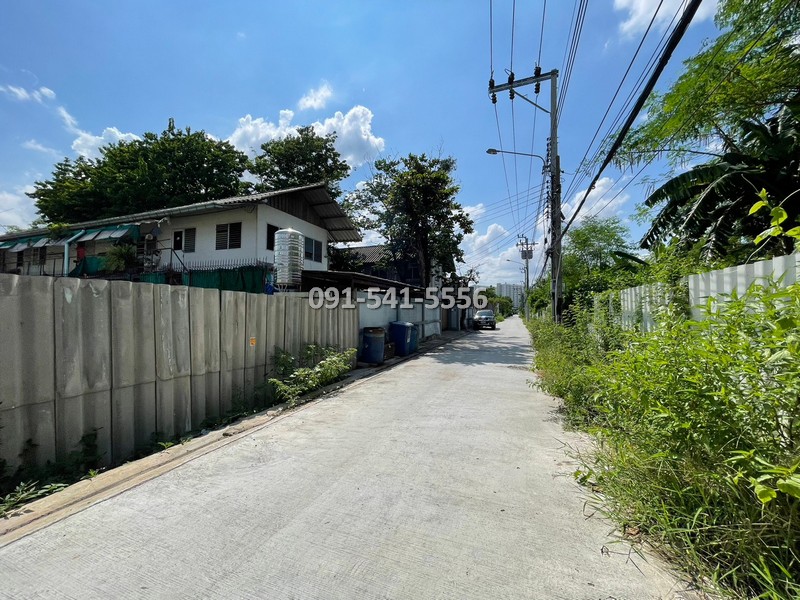 ขายที่ดินรวม 318 ตรว แปลงรูปสีเหลี่ยมผืนผ้า ริมถนนซอยรามอินทรา 5 แยก 3 - 4 ใกล้ Central รามอินทรา