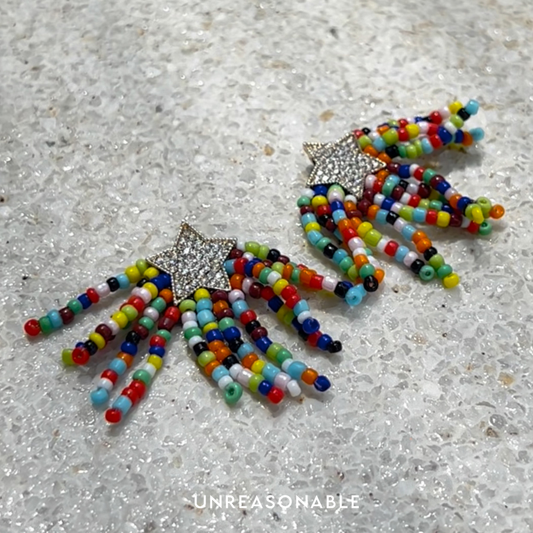 ต่างหูดาว ลูกปัดหลากสี น้ำหนักเบา สวยใส่สบาย UA0715-02 Unreasonable Accessories