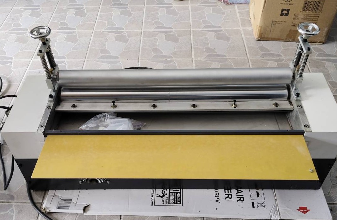 เครื่องทากาวร้อน Hot melt glue machine หน้ากว้าง 80ซม.