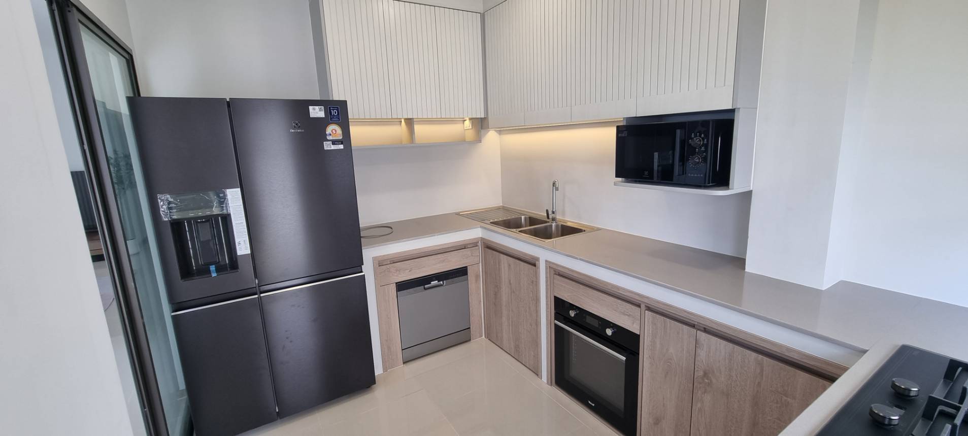 ให้เช่าบ้านเดี่ยว 3 ชั้น หมู่บ้าน แอร์รี่ กรุงเทพกรีฑาพร้อมอยู่ เขตลาดกระบัง กทม (N.1548)