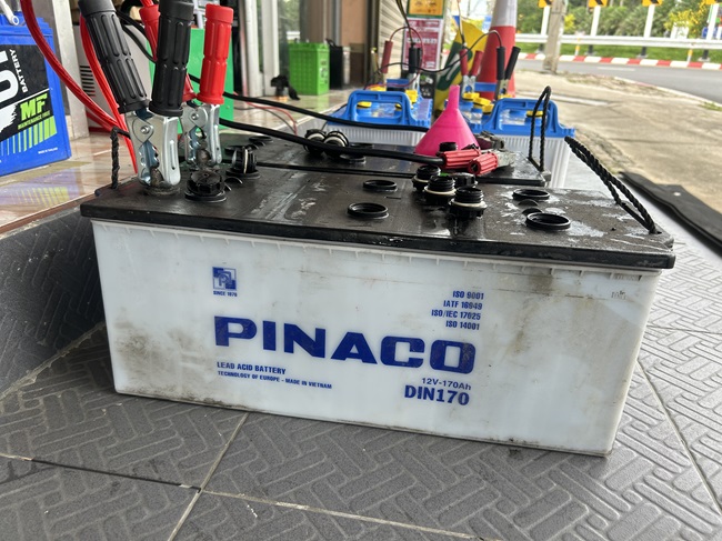 บริการรับชาร์จแบตเตอรี่รถหัวลากVolvo PINACO DIN170 12V 170AH