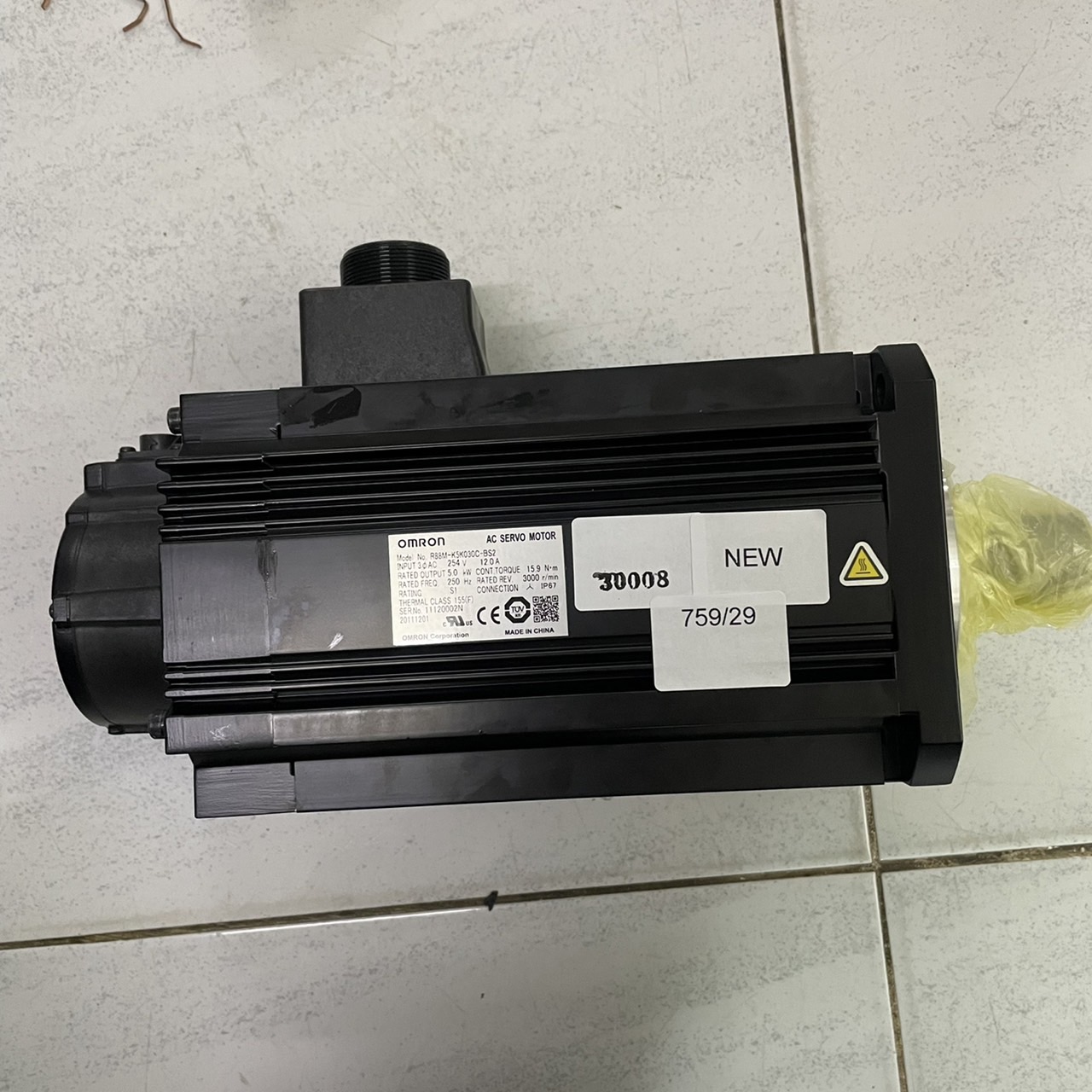 SERVO MOTOR "OMRON" รุ่น R88M-K5K030C-BS2