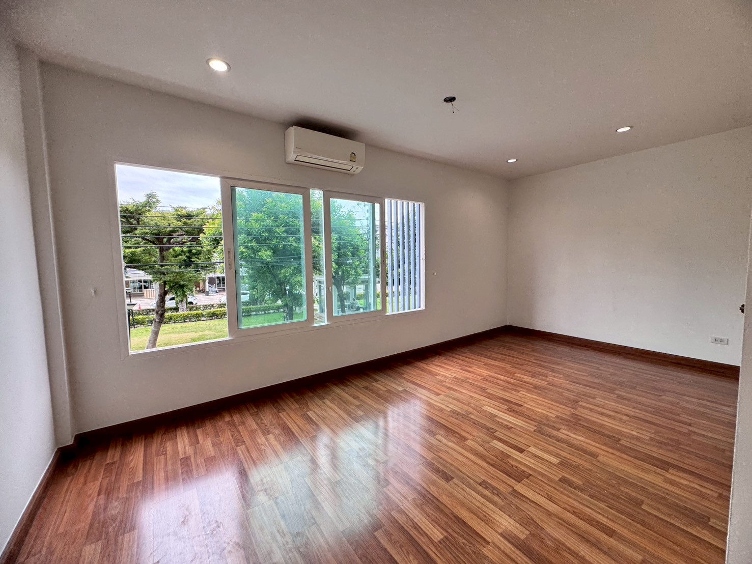 ขายทาวน์โฮม หมู่บ้านดิเอ็กซ์คลูซีฟ พัฒนาการ44 (The Exclusive-Pattanakarn44) ใกล้ APL หัวหมาก (N.1915)