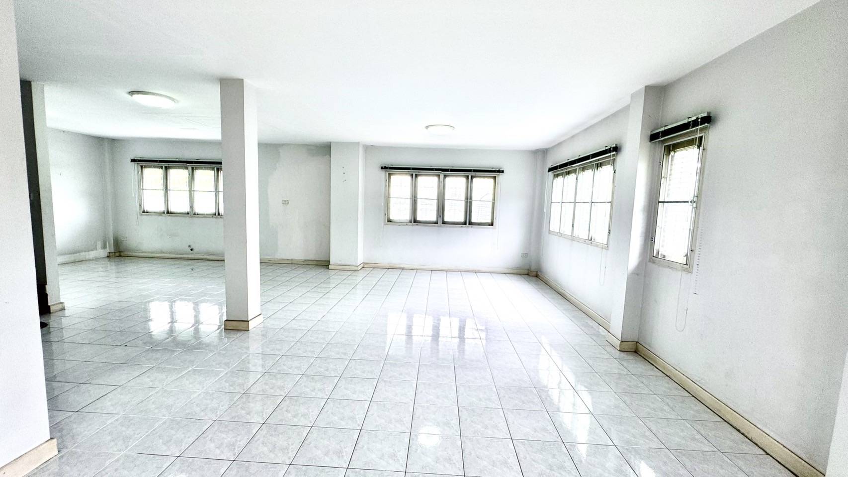 ขายบ้านเดี่ยว โรยัล ปาร์ค วิลล์ สุวินทวงศ์ (Royal Park Ville Suwinthawong) บ้านเดี่ยว 2 ชั้น 2 หลังติด 6 ห้องนอน 4 ห้องน้ำ 3 ที่จอดรถ