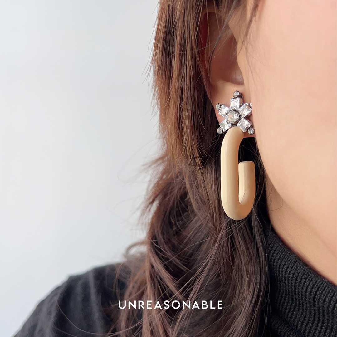 ต่างหู สีเบจ ต่างหูคลิป ต่างหูก้านเงินแท้ น้ำหนักเบา UA0830-03 Unreasonable Accessories