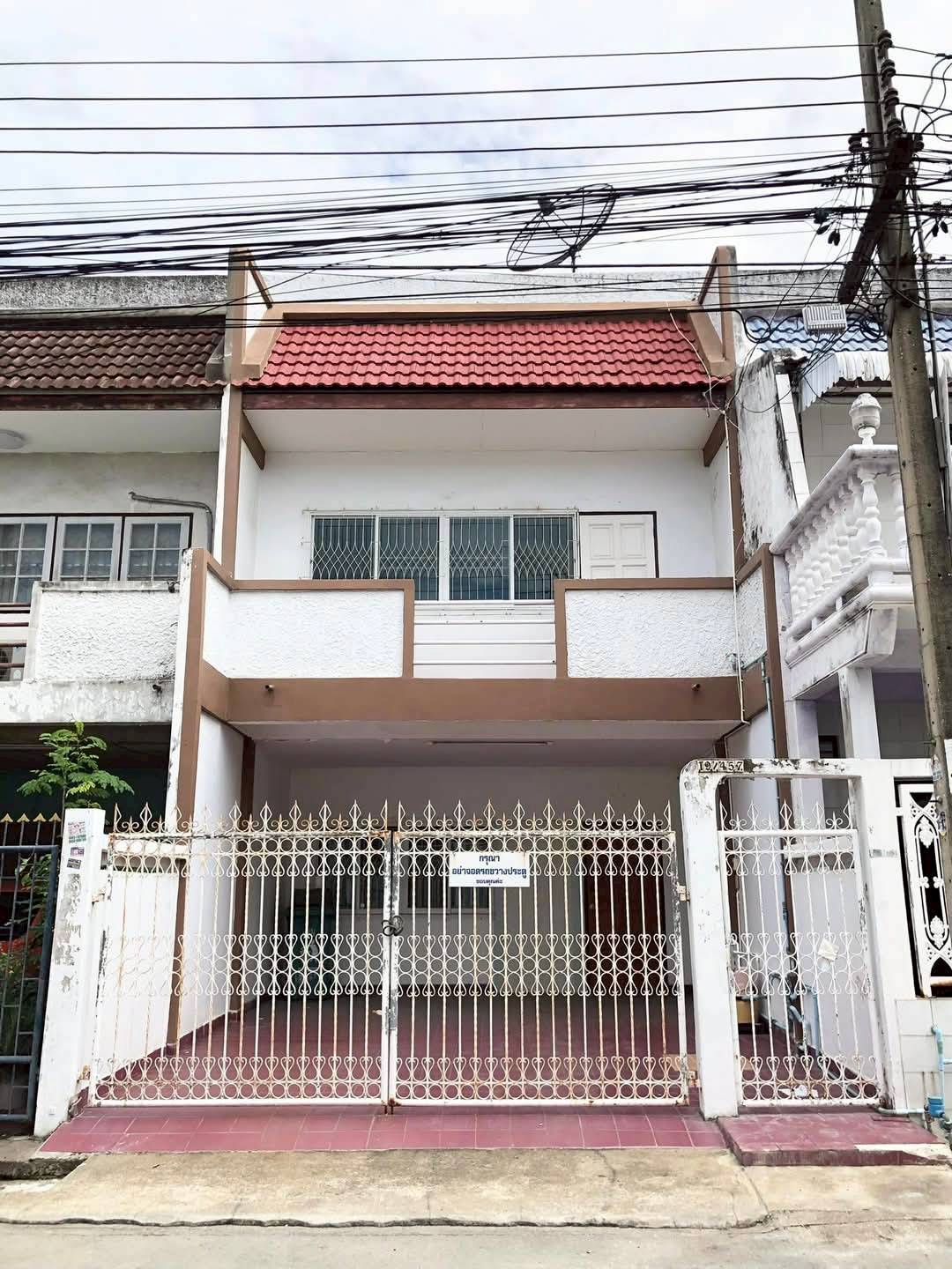 ให้เช่าทาวน์เฮ้าส์ 2 ชั้น หมู่บ้านคลองจั่นวิลล่า 1 ซอยนวมินทร์ 32 พร้อมอยู่ 1 มิ.ย. 68 (N.1684)