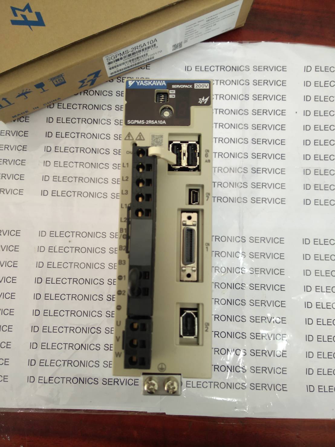 DRIVE SGPMS-2R5A10A "YASKAWA"