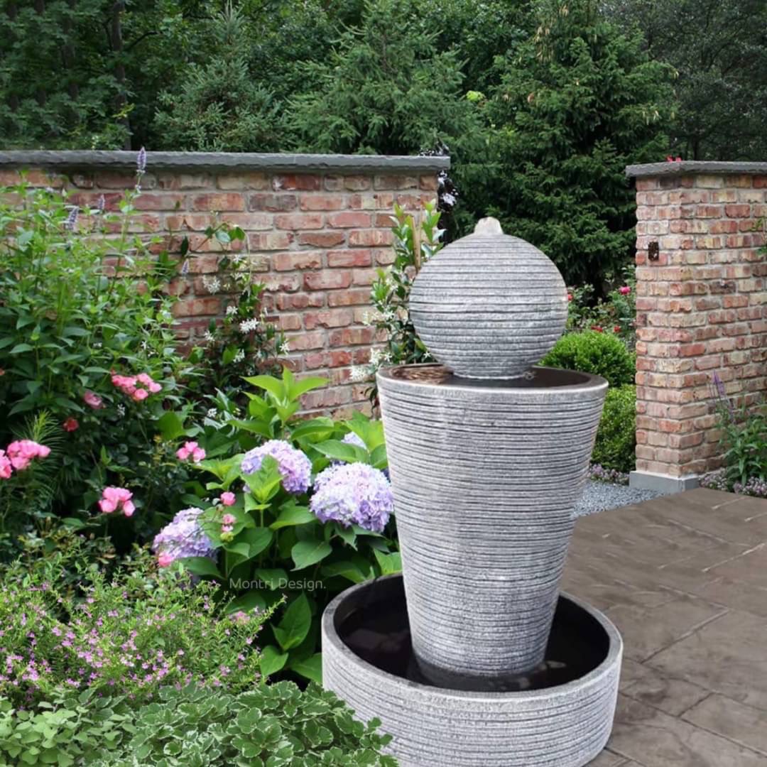 น้ำล้นลูกบอลทรงกลม ฐานตั้งเป็นทรงกรวย ขนาด สูง 93 cm. กว้าง 63 cm. น้ำพูเสริมฮวงจุ้ย