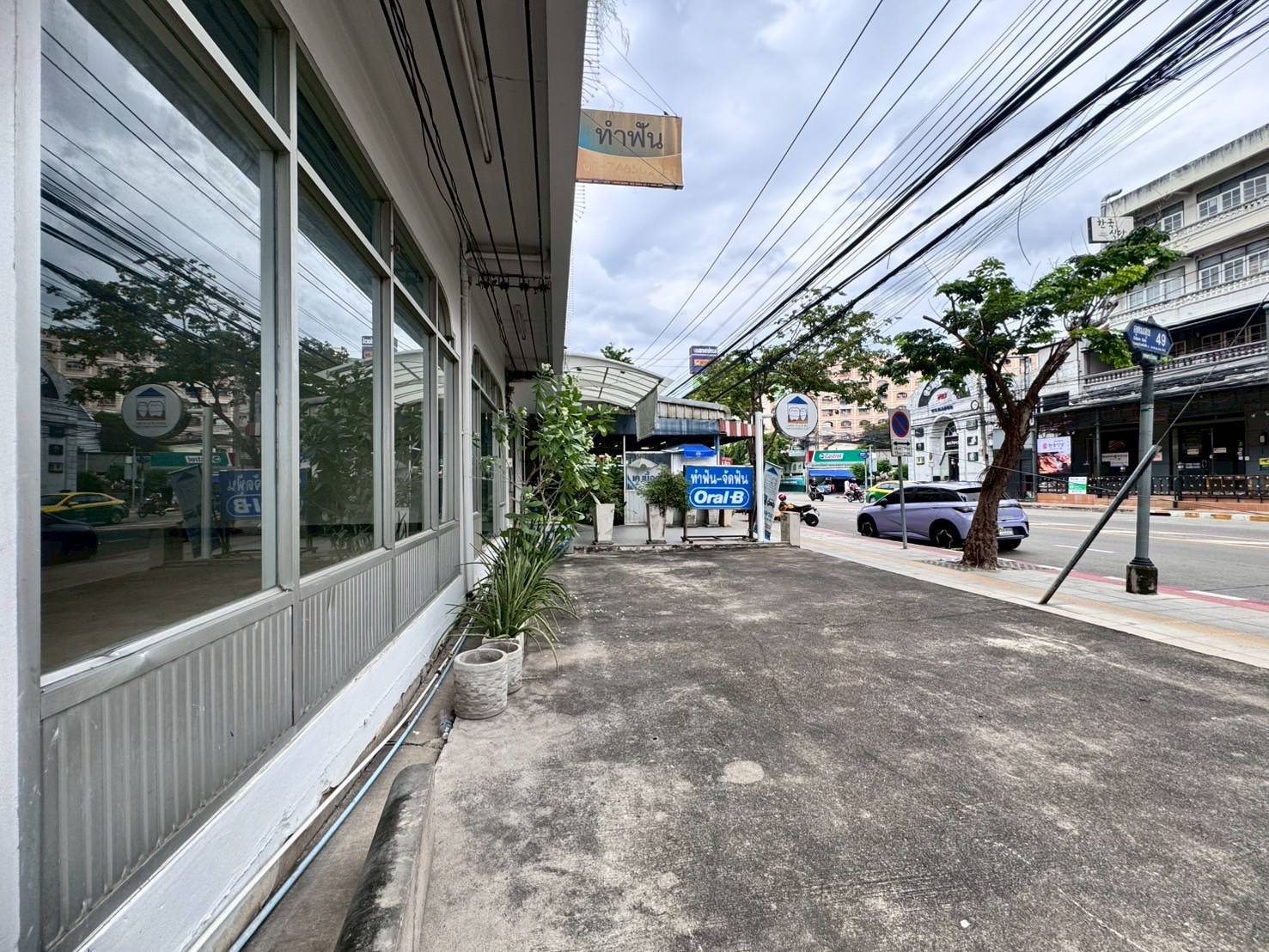 ให้เช่าอาคารพาณิชย์หลังมุม 2 คูหา 4 ชั้น ถนนอุดมสุข ทำเลดี (N.1865)