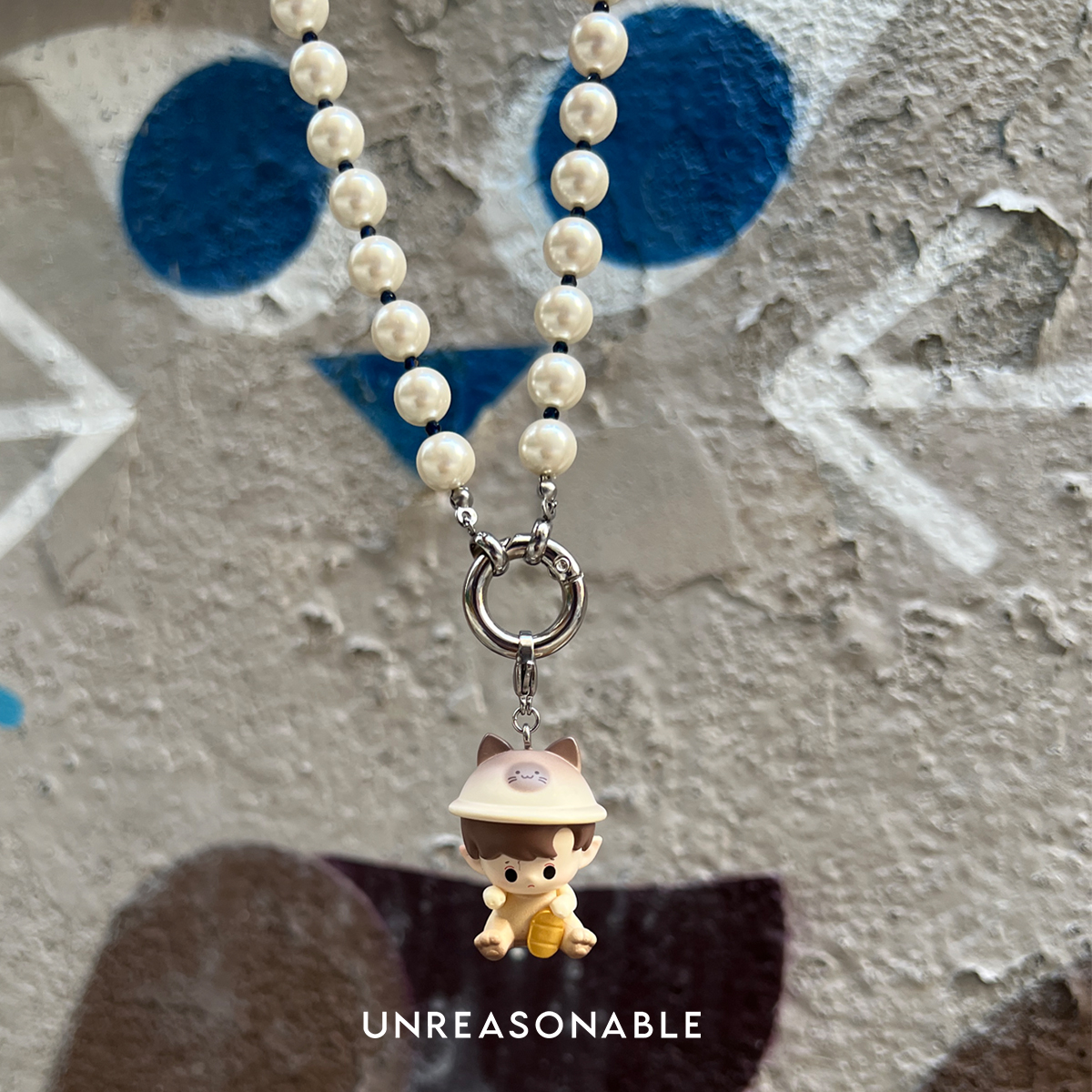 สร้อยคอมุกแก้วสลับหินสีน้ำเงินเข้ม 8 mm. HACIPUPU POP BEAN Popmart UA1006-01 Unreasonable Accessories