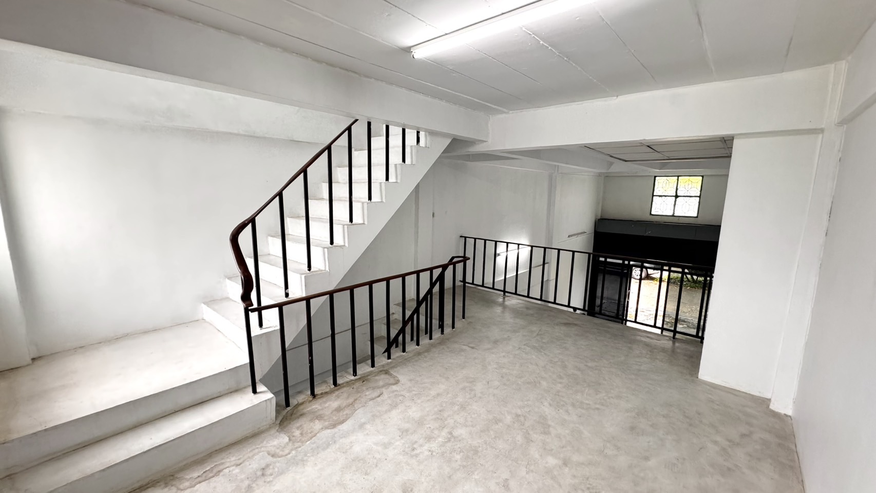 ขายอาคารพาณิชย์ 2.5 ชั้น หมู่บ้านบัวทองธานีพาร์ค บางบัวทอง 2ห้องนอน 2 ห้องน้ำ 20 ตารางวา นนทบุรีทำเลบางบัวทอง ราคา : 1,700,000 บาท