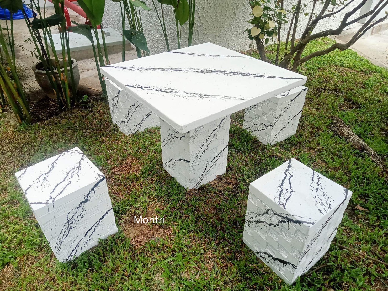 โต๊ะสนาม ชุดโต๊ะสนาม โต๊ะสนามกลางแจ้ง 4 ที่นั่ง เหมาะสำหรับวางในพื้นที่จำกัด ขนาดโต๊ะ 80*80 cm. เหมาะสำหรับวางในพื้นที่จำกัดได้