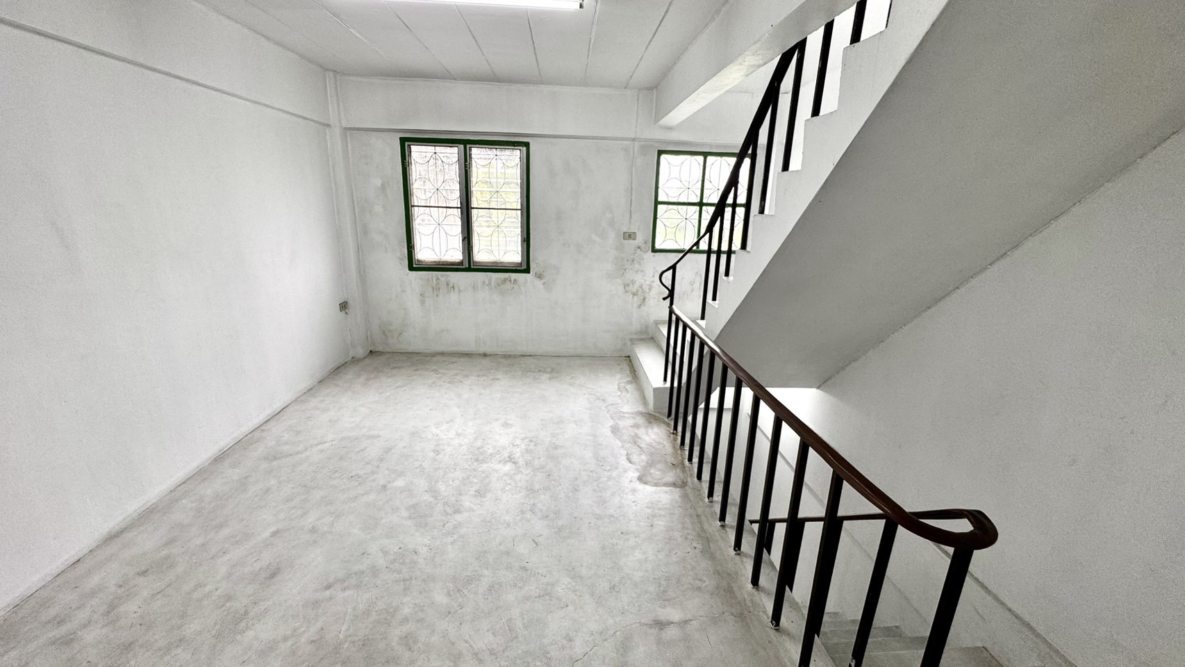 ขายอาคารพาณิชย์ 2.5 ชั้น หมู่บ้านบัวทองธานีพาร์ค บางบัวทอง 2ห้องนอน 2 ห้องน้ำ 20 ตารางวา นนทบุรีทำเลบางบัวทอง ราคา : 1,700,000 บาท