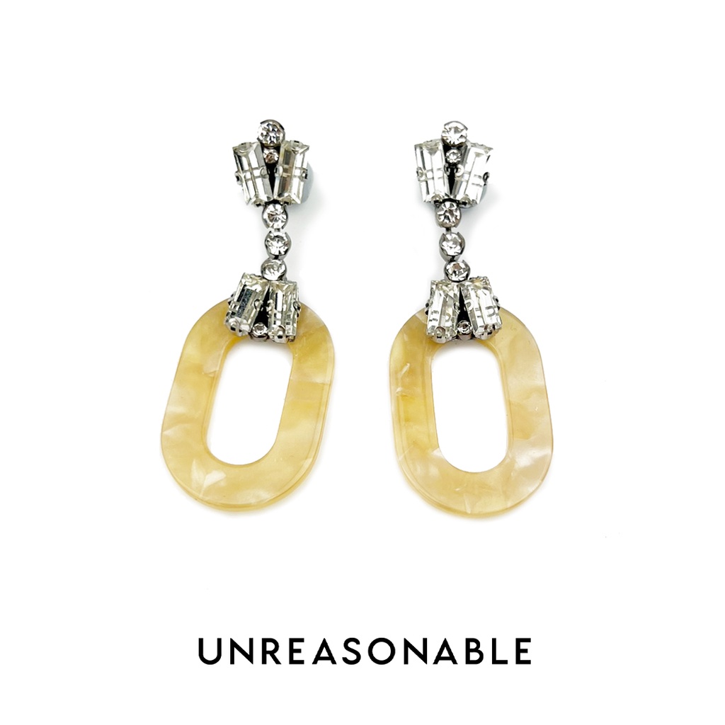 ต่างหู Acrylic Ivory ต่างหูคลิป ต่างหูก้านเงินแท้ น้ำหนักเบา สวยใส่สบาย UA0814-01 Unreasonable Accessories