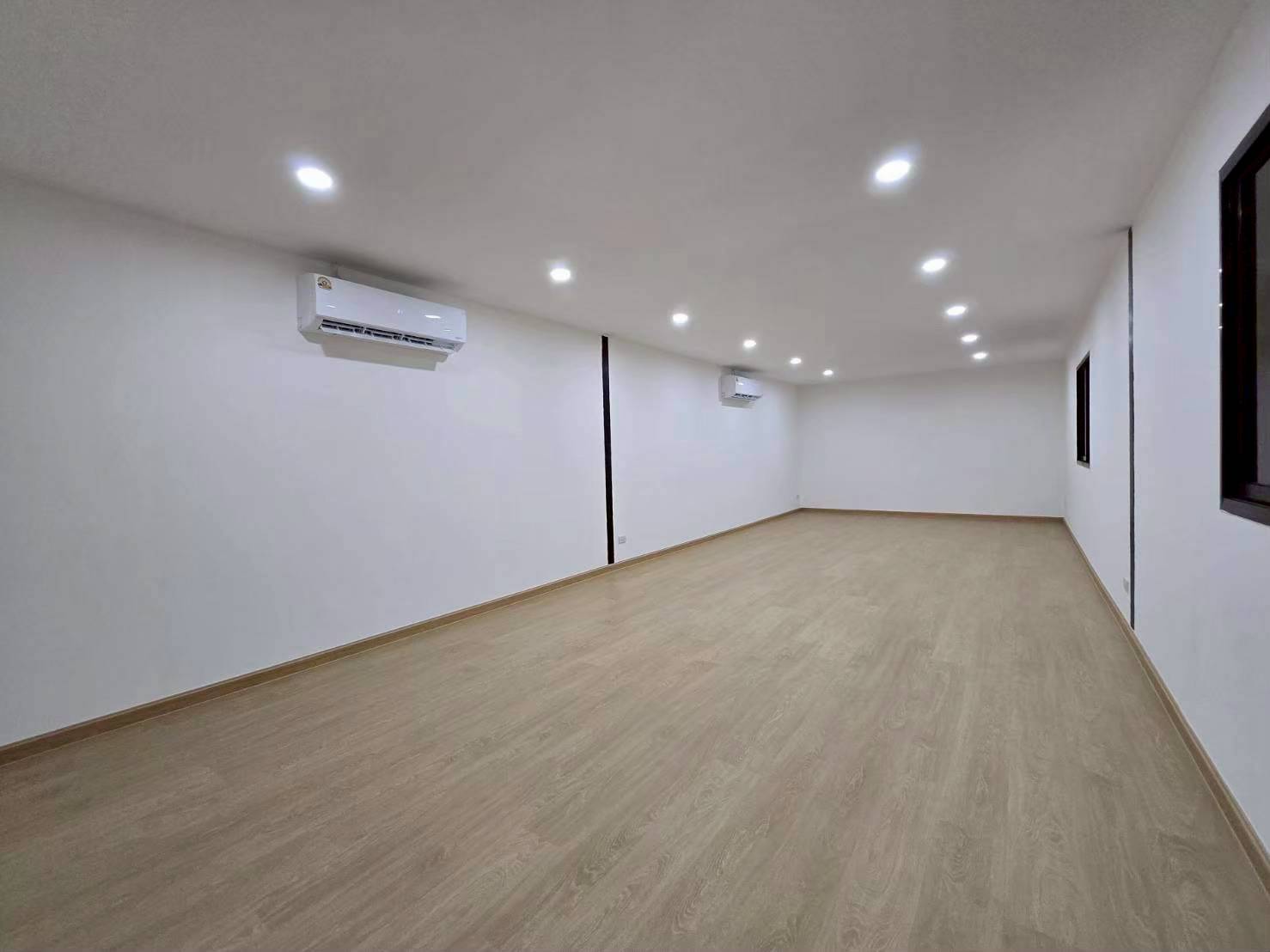 ให้เช่าโกดัง ซอยอ่อนนุช 39 พื้นที่สวย พร้อมทำธุรกิจ ใกล้ BTS ศรีนุช (N.1869)