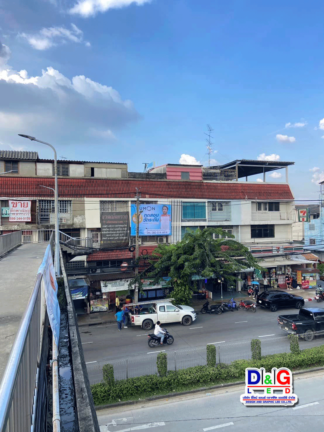 ไวนิลขึงโครงเหล็ก