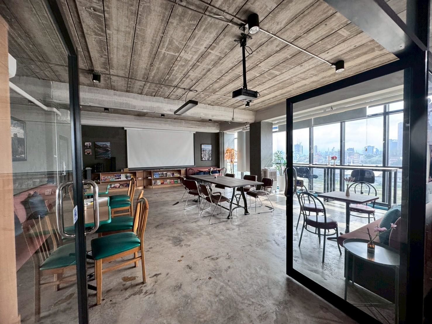 ให้เช่าพื้นที่สำนักงาน ชั้น 5 อาคารโล่งสวย เหมาะทำธุรกิจ ติดถนนรามคำแหง (N.1923)