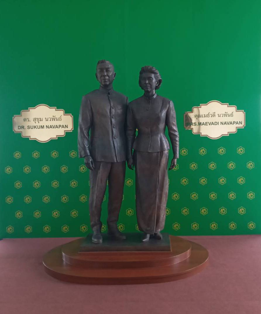 งานติดตั้งป้ายทองเหลือง(ขัดมัน) หนา 1มิล กัดกรดลงสี กรอบกัดกรดไม่ลงสี